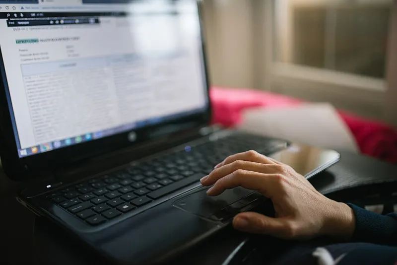 Read the Room Before You Own It: Mastering the Art of Perfect Timing in Online Communities